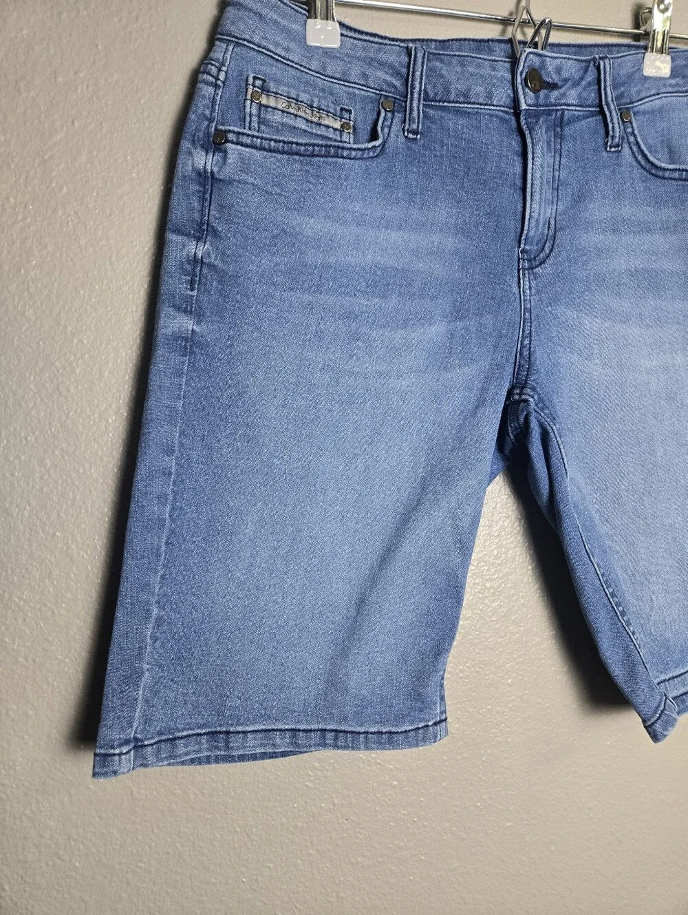 Calvin Klein City Short Size 10 Medium Wash